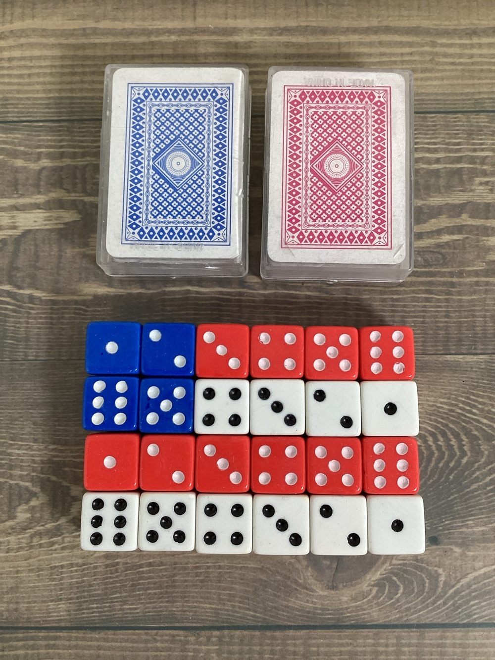 Lot 24 Six Sided 16mm D6 Dice & Mini Playing Cards-Patriotic Red White Blue